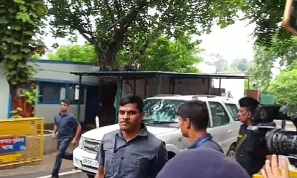 पहले अचानक पहुंचे JDU ऑफिस, फिर राबड़ी आवास का रुख; बिहार में क्या करने वाले हैं नीतीश कुमार?