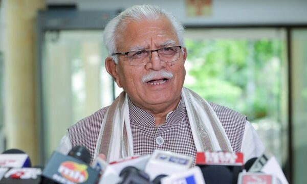 हरियाणा के होटलों, रेस्तरां और बार में हुक्का परोसने पर रोक, सीएम मनोहर लाल खट्टर ने किया ऐलान