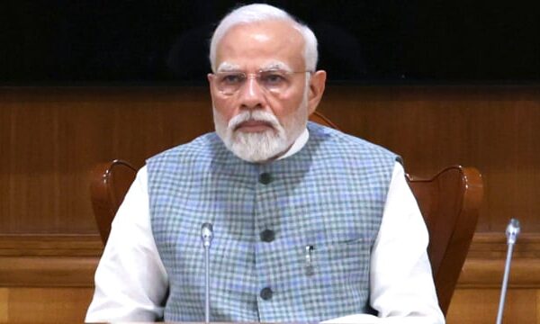 वाराणसी में PM मोदी की सुरक्षा में बड़ी चूक, सेना भर्ती की तैयारी कर रहा युवक फ्लीट के आगे कूदा, पास से मिली फाइल