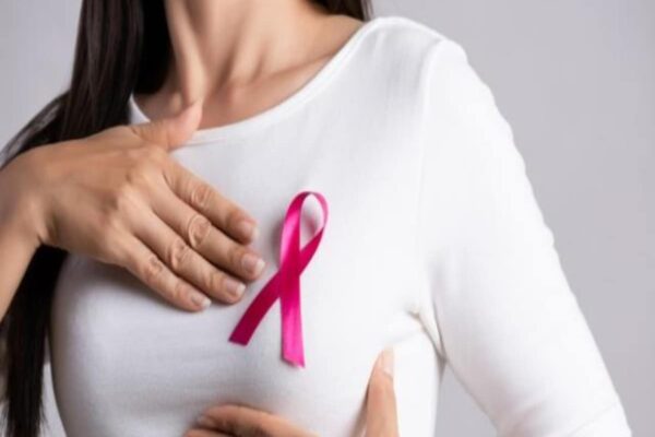 Breast Cancer Awareness Month : स्तन कैंसर के ऐसे 5 लक्षण, जिन्हें ज्यादातर लोग इग्नोर कर देते हैं