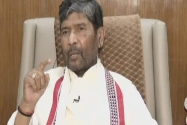 बिना नाम लिए पशुपति पारस ने फिर चिराग पासवान को घेरा, कहा- सड़क पर बोलने वाले अपनी औकात समझें