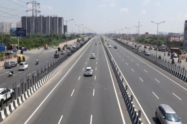 Meerut Expressway: मेरठ एक्सप्रेसवे पर दो लूप बनाने की तैयारी, एनसीआर के लोगों को मिलेगा यह फायदा