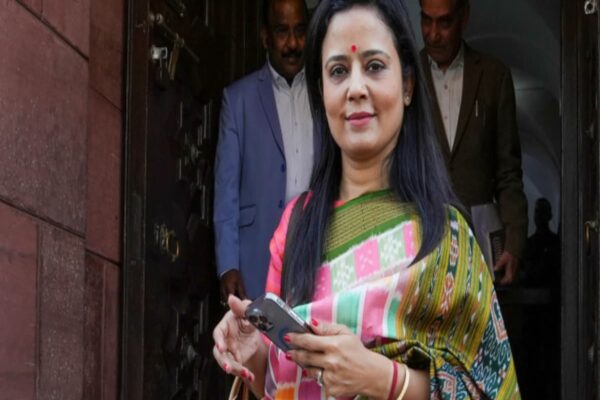 महुआ मोइत्रा हाजिर हों! 'पैसे के बदले सवाल कांड' में लोकसभा पैनल ने TMC सांसद को बुलाया