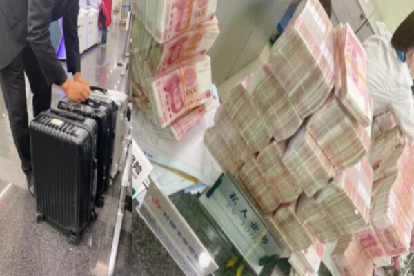 करोड़पति ने बैंक से निकाले 6 करोड़ रुपये, फिर बोला- इन्हें एक-एक कर हाथ से गिनो